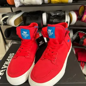 Supra Vaider Red Blue Mismatch Canvas Mid-High Top Skateboard Shoes Unisex Summer Casual