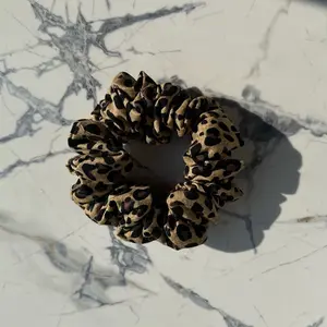 Cheetah Print Scrunchies/Cotton Hair Accessory/Comfy Hair Accessory/Thin Thick Hair Ties scrunchie