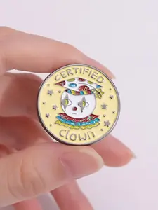1 Piece Clown Pattern Round Shaped Brooch, Cute Casual Cartoon Badge, Clothes Accessories for Men & Women, Fashion Accessory