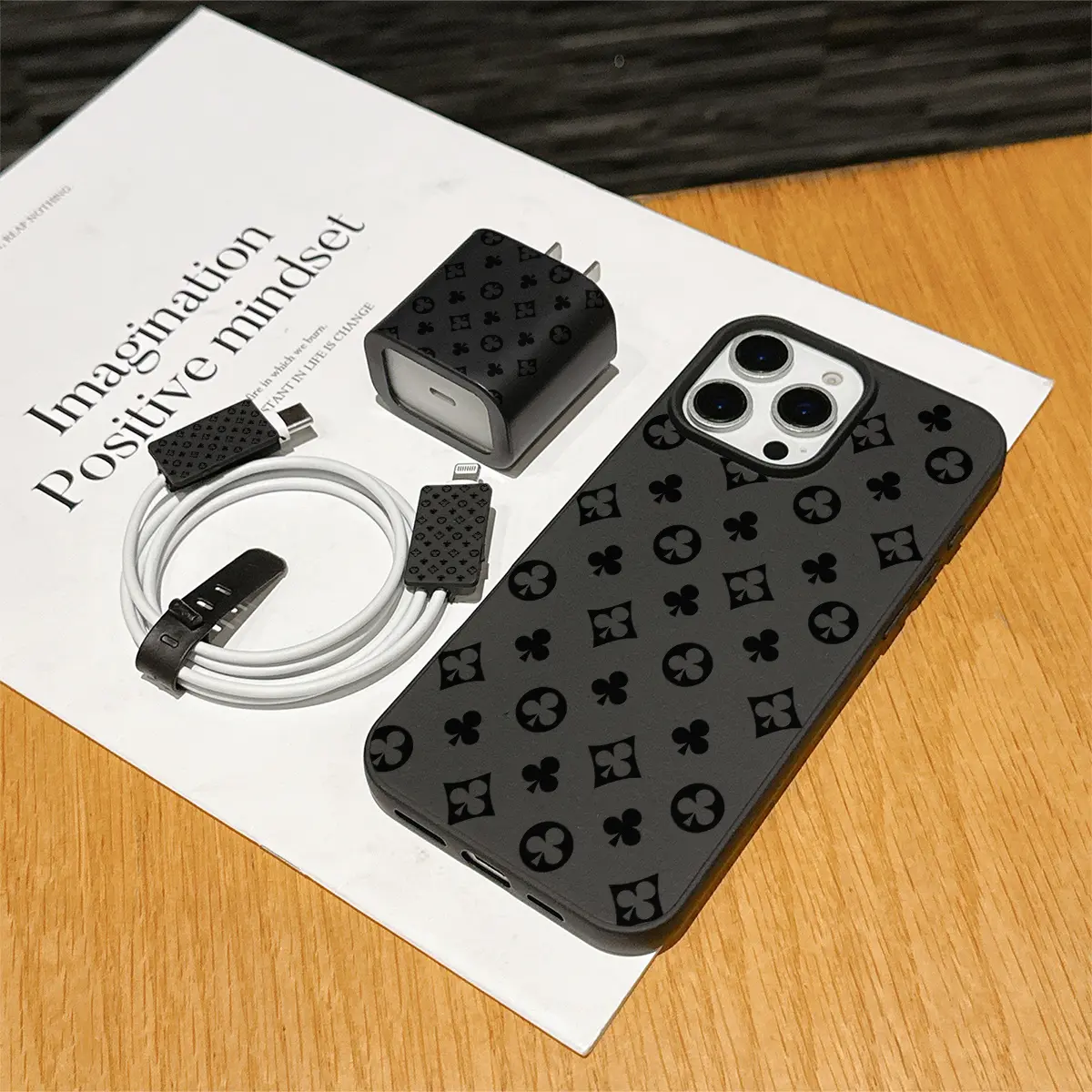 5-Piece Set Geometric Protective Phone Case Pattern, Charger Head Cover, Cable Protector, Storage Rope, Data Line Protection for iPhone 15/16 Series Accessories