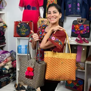 Bolsa plastico grande $55 - Eco-Friendly Recycled Plastic handbag - Hermosa Bolsa hecha con plástico reciclado - Artisanal Handcrafted Mexican Handbag, bolsa artesanal hecha en México