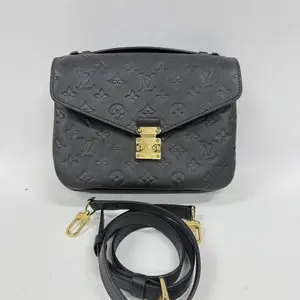 Pre-owned Louis Vuitton canvas Shoulder Bags Pochette Metis black z