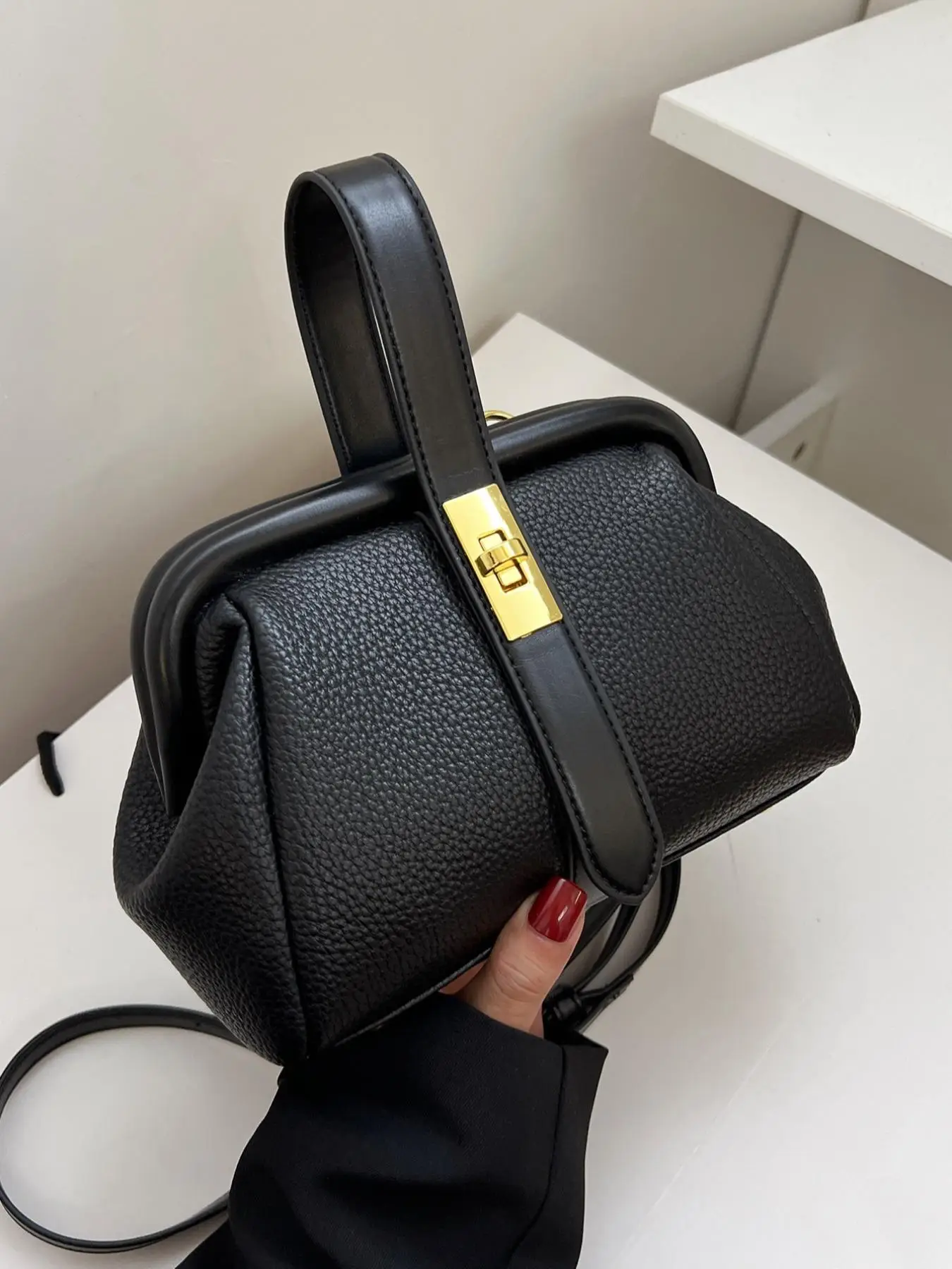 Women's Elegant Plain Color Handbag with Metal Buckle Design, Vintage Trendy Crossbody Bag for Women & Girls, Casual Trendy Versatile High-quality Dai