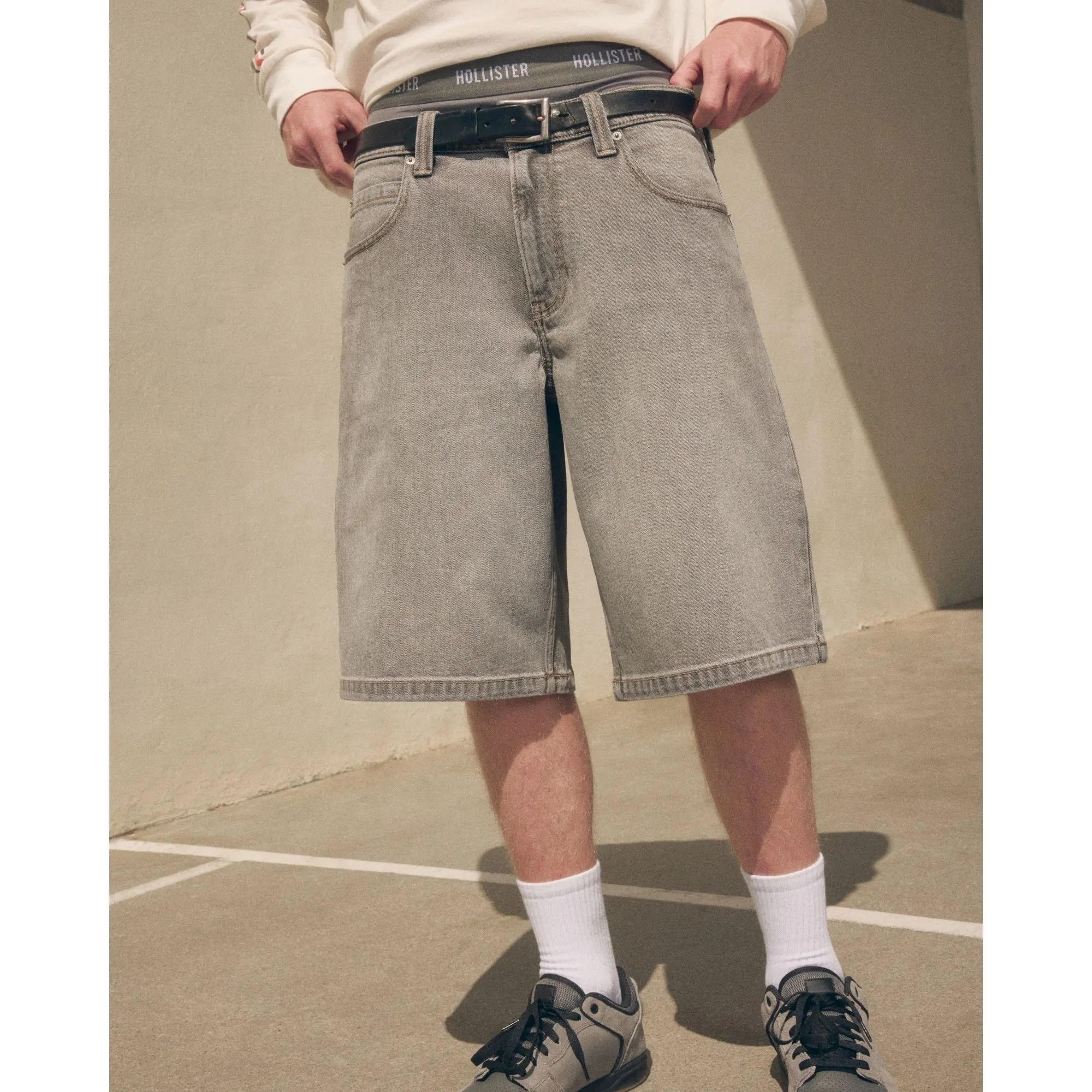 Hollister Low-Rise Logo Embroidery Baggy Jean Shorts
