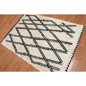 4'3" x 6' Handmade Geometric Pattern Moroccan Shag Area Rug Beige