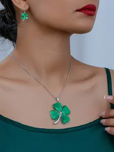 St Patrick's Day Heart Four-Leaf Clover Pendant Necklace & Earrings Set, Simple Classic Design, Perfect for Festive Parties Daily Wear