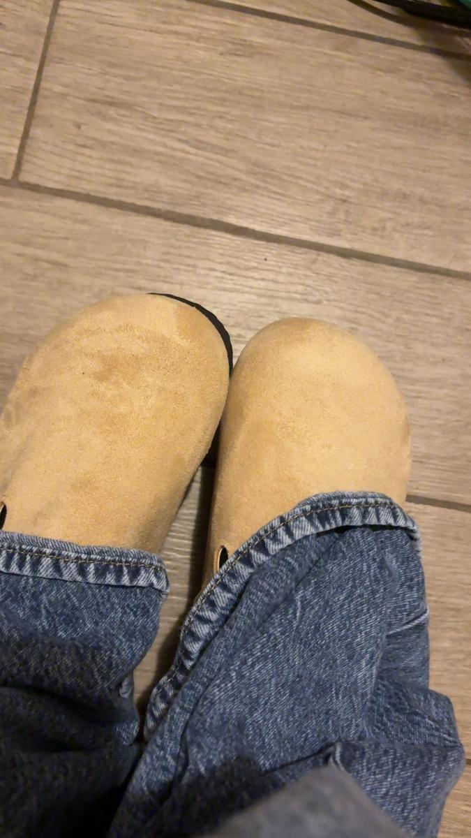 Item: Apricot, US9.5