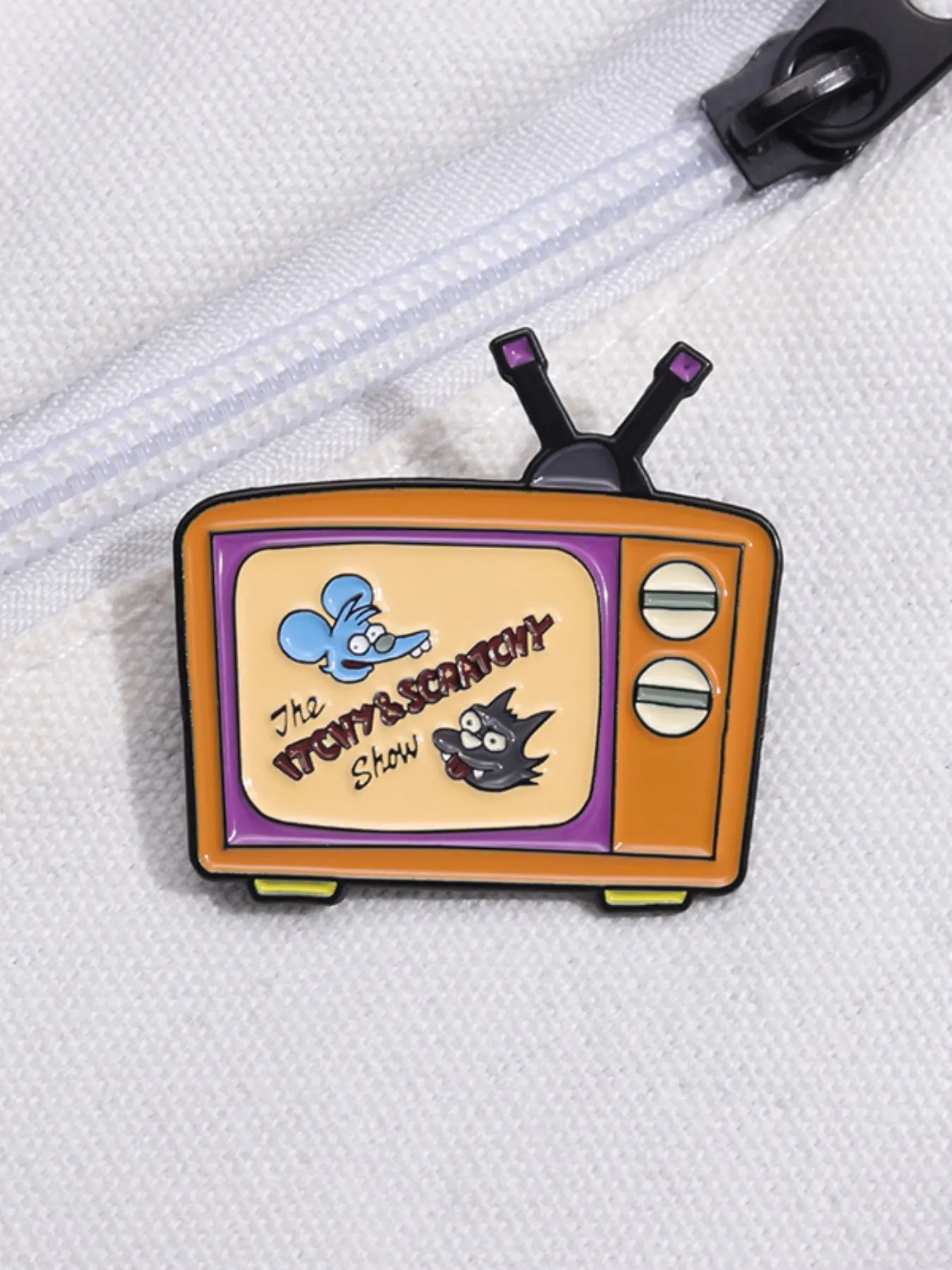 Cartoon Vintage TV Cat and Mouse Enamel Pin, Lapel Pins, Cute Retro Anime Peripheral Badge, Fashion Jewelry Gift for Friends, Decorative Lapel Backpack Emblem, Fashion Accessory, Styling, Lapel Brooch