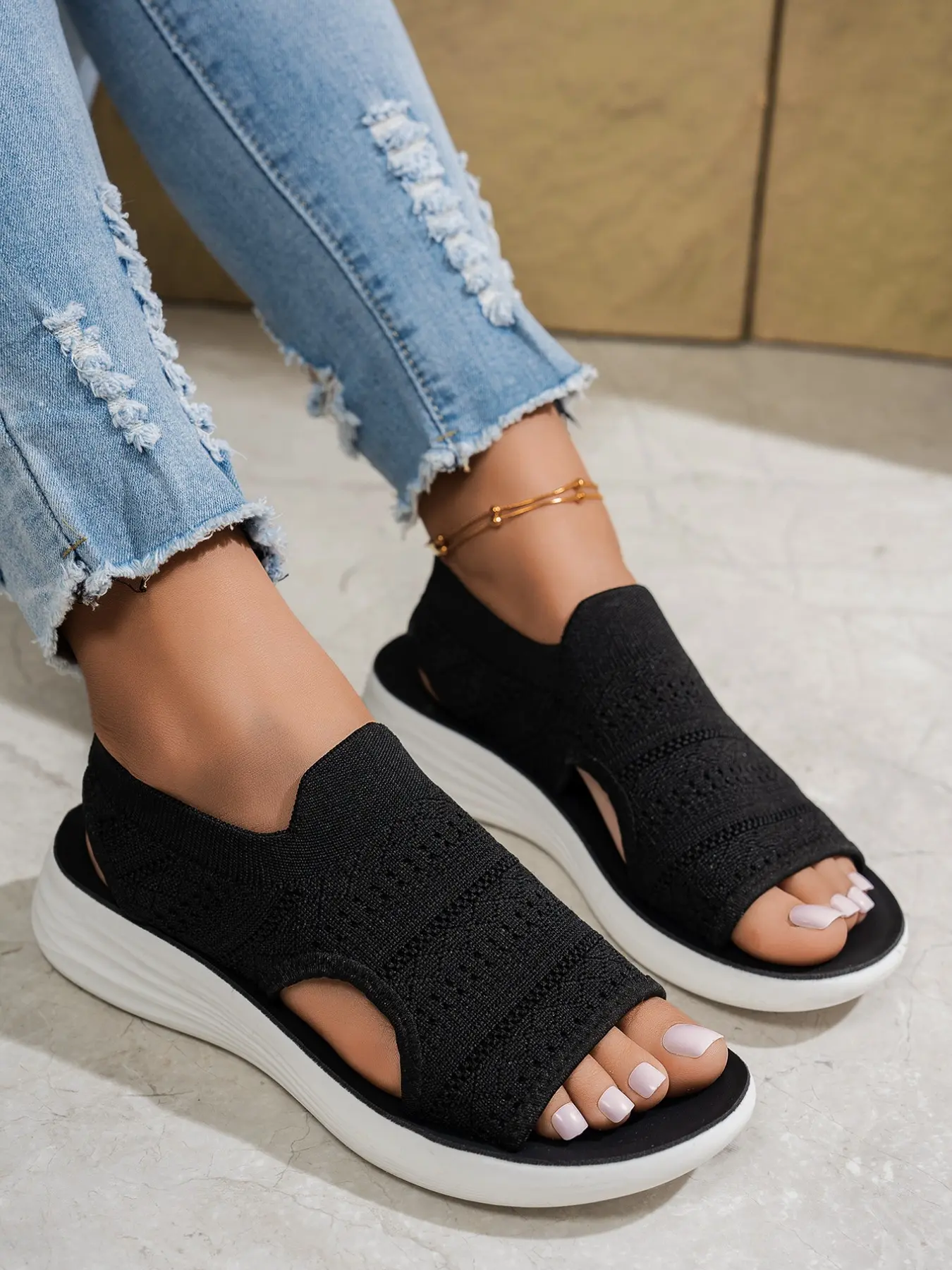 2026 New Women's Comfortable Versatile Lightweight Sandals, Fashionable Footwear Summer Open Toe Cut Out Design, Casual Medium Width Rubber Sole, Flat Slide Sandals