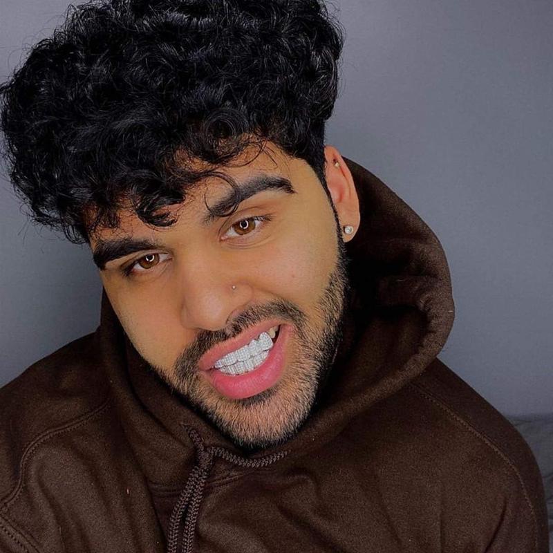 Grills for Your Teeth Simulated Diamond Teeth Grillz with Extra Molding Bars Included 18K Gold Plated Iced Out Cubic Zirconia Teeth for Men Women Silicon Oral Adjustable Silicone