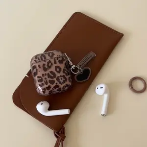 Autumn Winter Leopard Print Earphone Case with Pendant, Fits Apple AirPods Pro 3/2/4/3/2, Fashionable Women's Earphone Cover