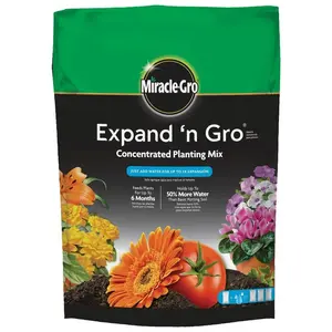 Expand 'N Gro 0.67 cu. ft. Concentrated Planting Mix for Up to 1x Expansion Holds 50% More Water Than Regular Soils