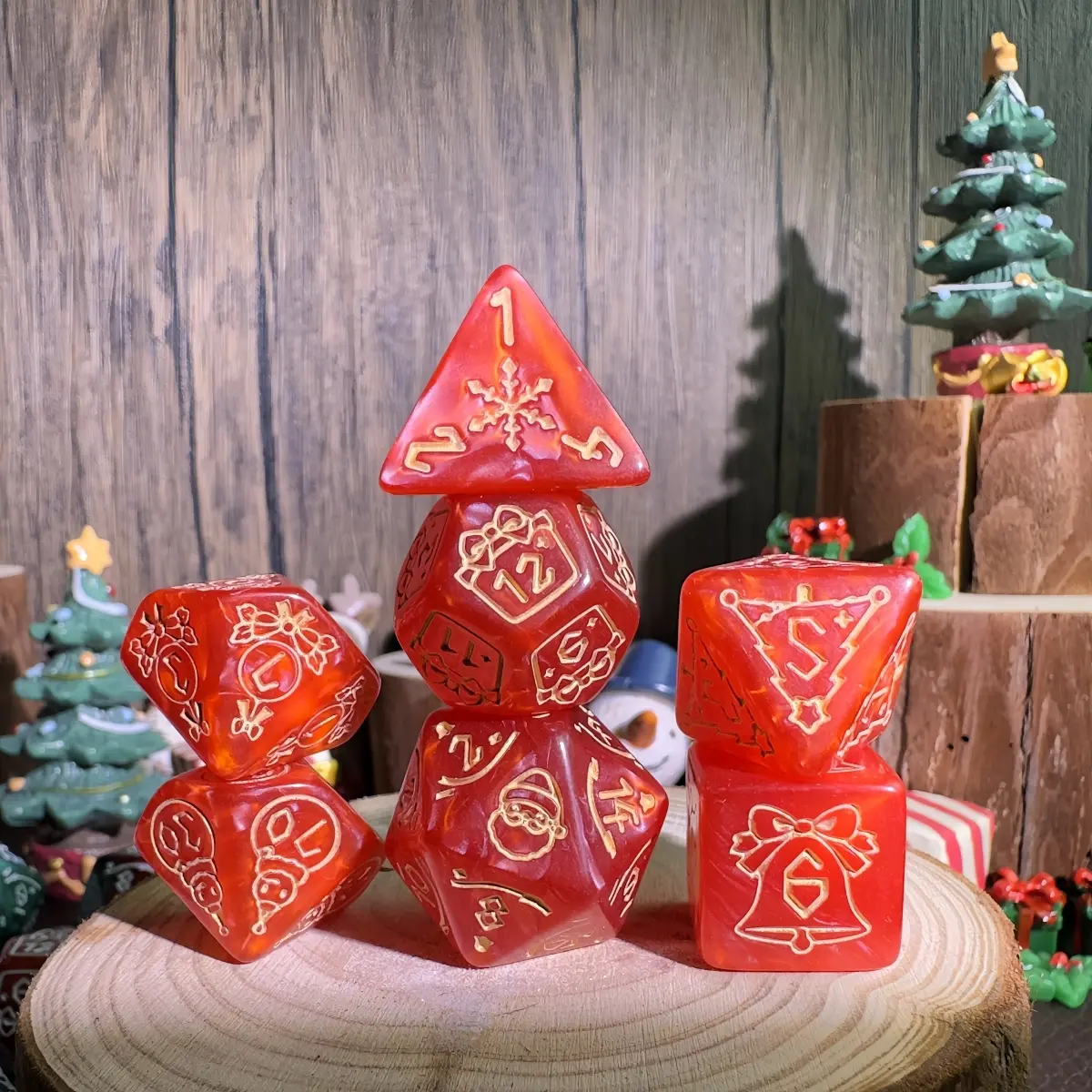 Christmas Theme Dice Set, 7 Piece Polyhedral Dice for DND Role-Playing Games, Perfect for Holiday Entertainment & Tabletop Gaming Fun