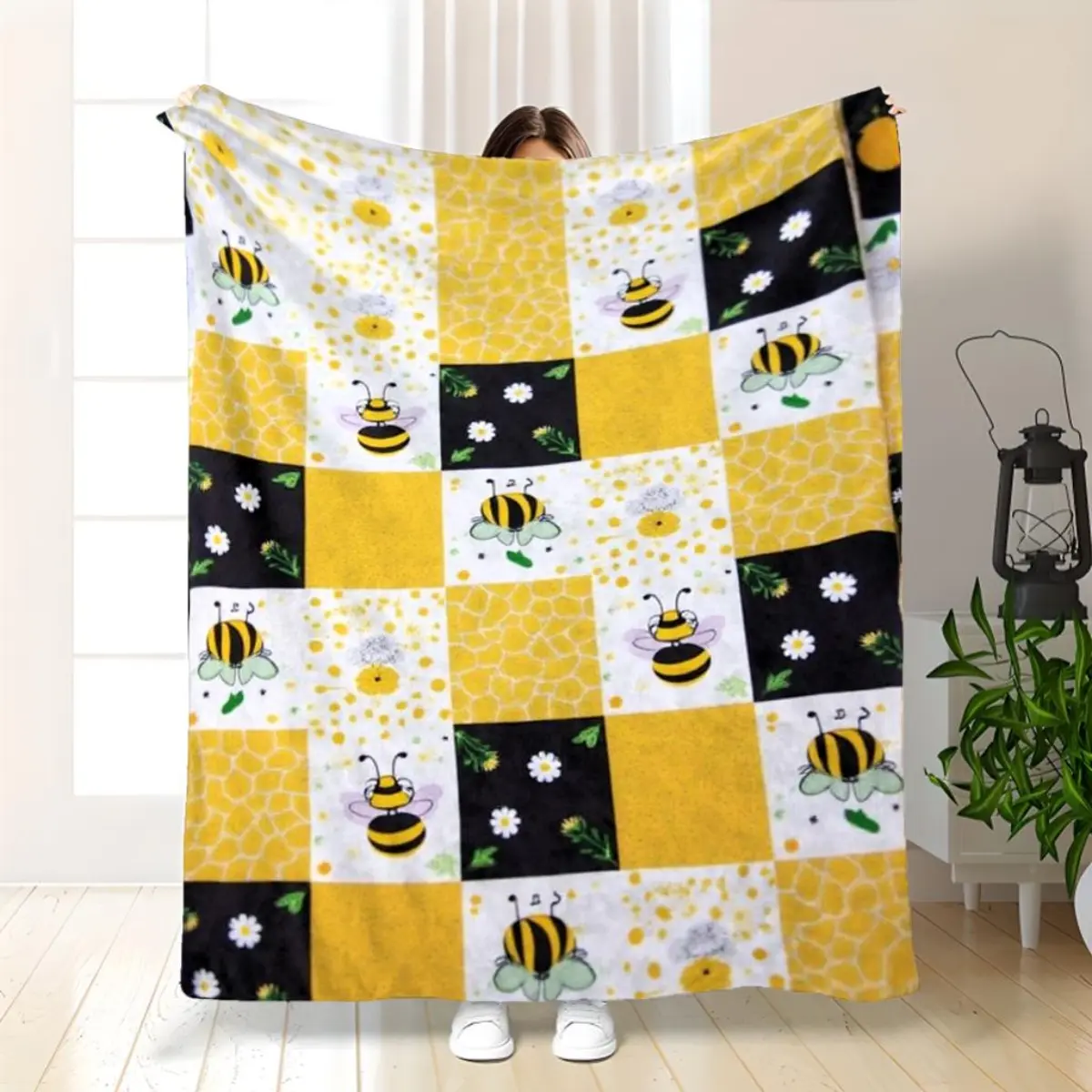 Cozy Reversible Bee Print Flannel Bedspread & Throw Blanket - Heavyweight  All-Season Bedspread with Golden Bee Pattern, Bee-Themed Bedspread Suitable for Couch, Bed, Camping - Perfect Gift for Women, Durable & Easy Care, Bee-Themed Decor