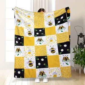 Cozy Reversible Bee Print Flannel Bedspread & Throw Blanket - Heavyweight 280gsm All-Season Bedspread with Golden Bee Pattern, Bee-Themed Bedspread Suitable for Couch, Bed, Camping - Perfect Gift for Women, Durable & Easy Care, Bee-Themed Decor In