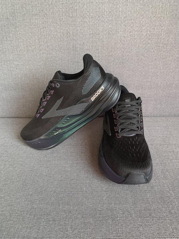 Brooks Professional Running Shoes, Blue Neon Midsole, Gold Identifier, Define Street Track New Aesthetic, Breathable Running Shoes