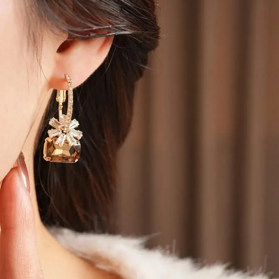 Champagne Crystal Earrings for Women, Elegant Floral Drop Pendant with Bling Effect - Ideal Birthday or Anniversary Gift, Lightweight Party Jewelry, Wedding, Feminine Aesthetic, 1 Pair, Dangling Earring Set, Brilliant Crystal Sparkle, Statement Earring, S