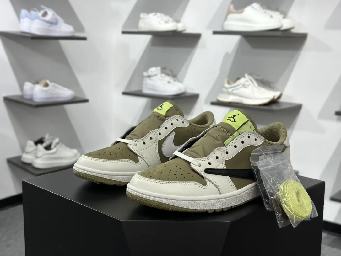 Unisex Vintage Casual Low Top Sneakers Leather Stitching Craft Bright Green Tongue Label Soft Cushion Insole Olive Wear-resistant Rubber Outsole For Daily Commute Street Matching Complete Original Packaging