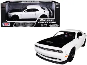 Motormax Die-Cast Collection 1:24 Scale 2018 Dodge Challenger SRT Hellcat Widebody White with Black Hood Model Car