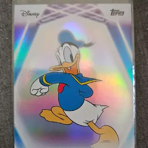 Topps 2026 Disney neon Donald Duck Base Refractor