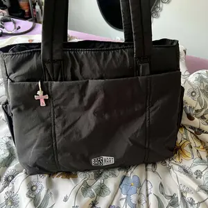 【NEW IN】BAGSMART Crush Bow 2 Size Tote Bag for Women-Friendly Lightweight Puffy Handbag with Cute Bow & Multiple Compartments for Travel Work Beach Gym SpringStatements