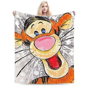 DISNEY CLASSIC Tigger Throw Blanket – Vibrant Pop Art Style, Expressive Disney Tigger  Face Design, Dynamic Splash Background, Soft Fleece Blanket for Kids, Bedroom or Gift