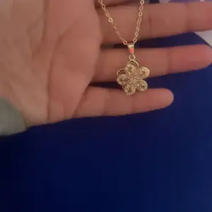 360 Degree Rotatable Flower Design Pendant Necklace for Women, Trendy Charms Necklace, Artificial Gemstone Decor Necklace for Party, Daily Decor, Trendy All-match & Exquisite Jewelry for Birthday Gift