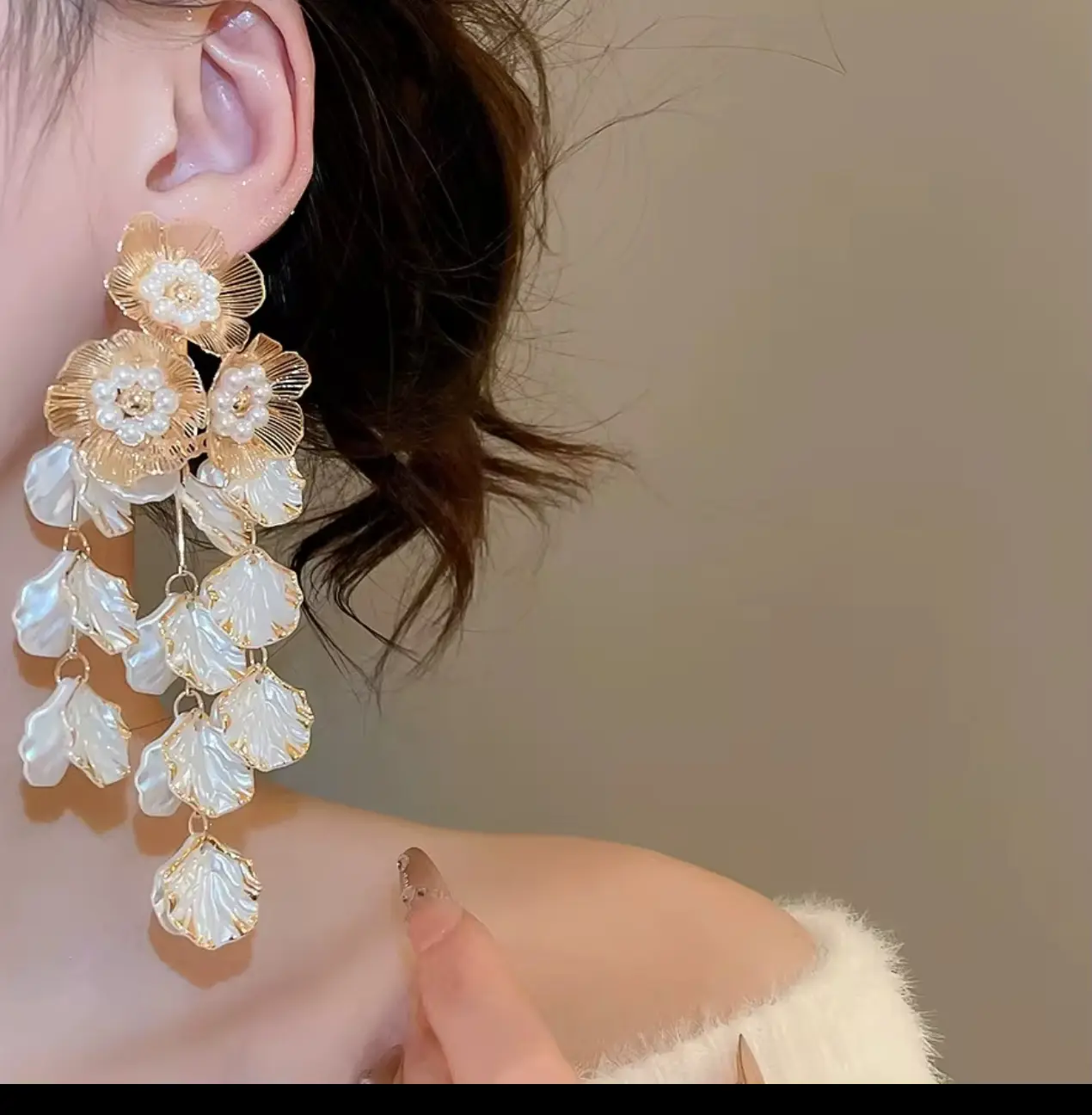 women elegant earningning