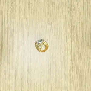 RW 1996 RING AND BOX SET  Jewelry rings, fan rings