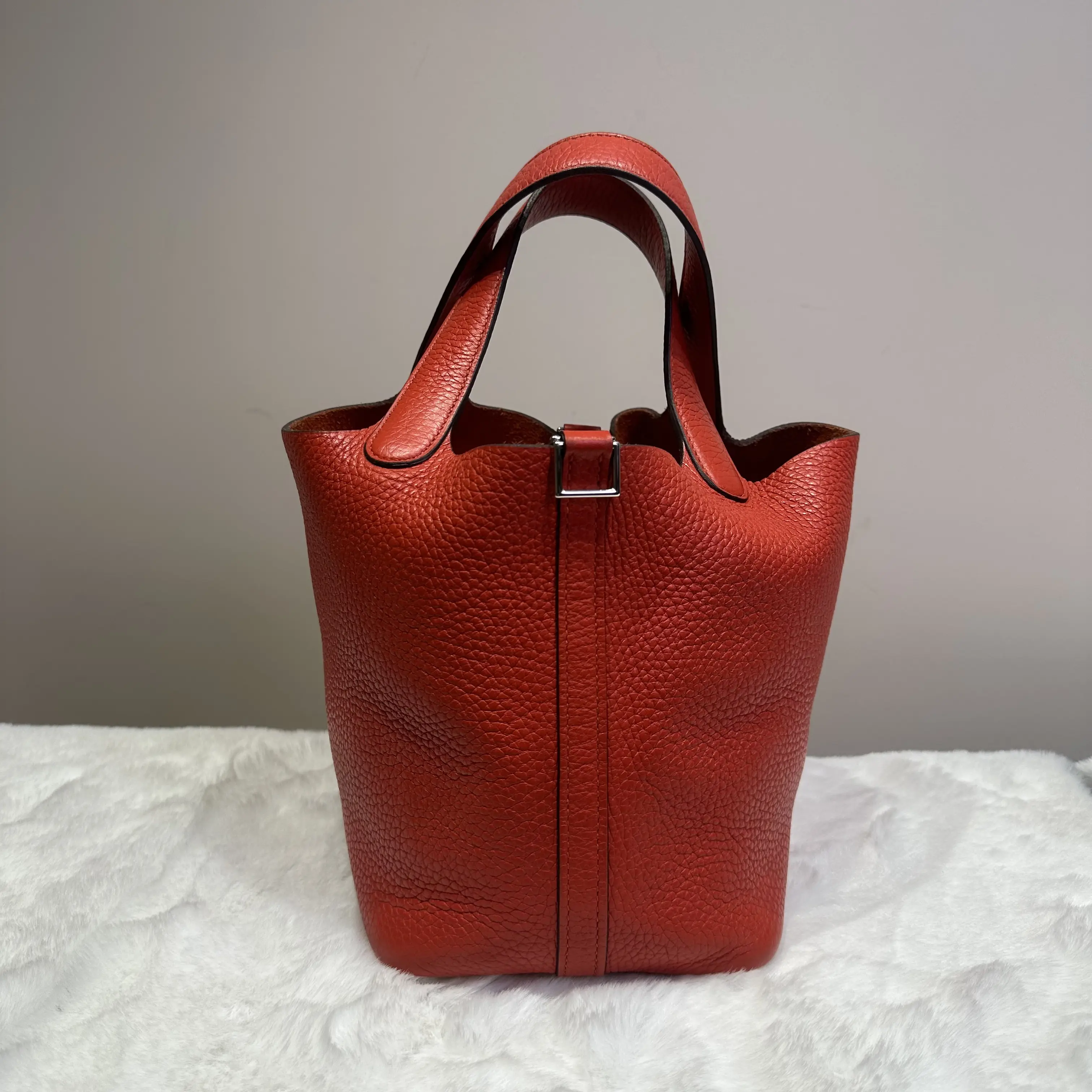 Pre-owned HERMÈS red shopping basket, size 18