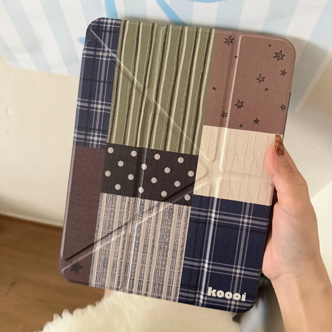 Vintage Plaid Dot Stripe iPad Case with Pen Slot, Y-Fold Stand, Shockproof, Acrylic Back, Protective Tablet Cover, Fits iPad Mini 6/7, iPad Pro 11/12.9/13, Fashion Gift, Covers