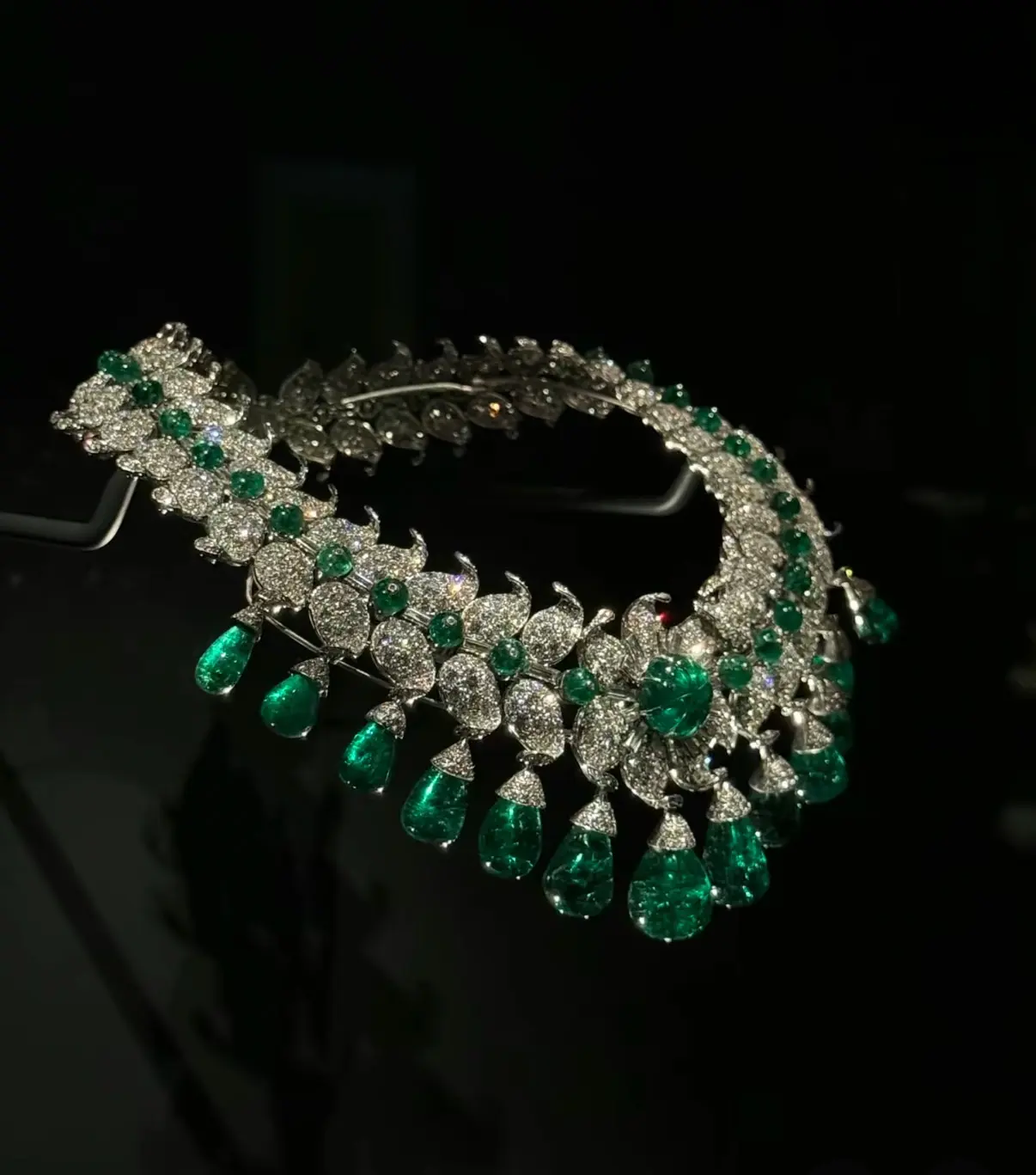 Polished Jewel Necklaces & Accessories - Traditional Handcraft Collectibles for Party Wear & Display, Model zx02