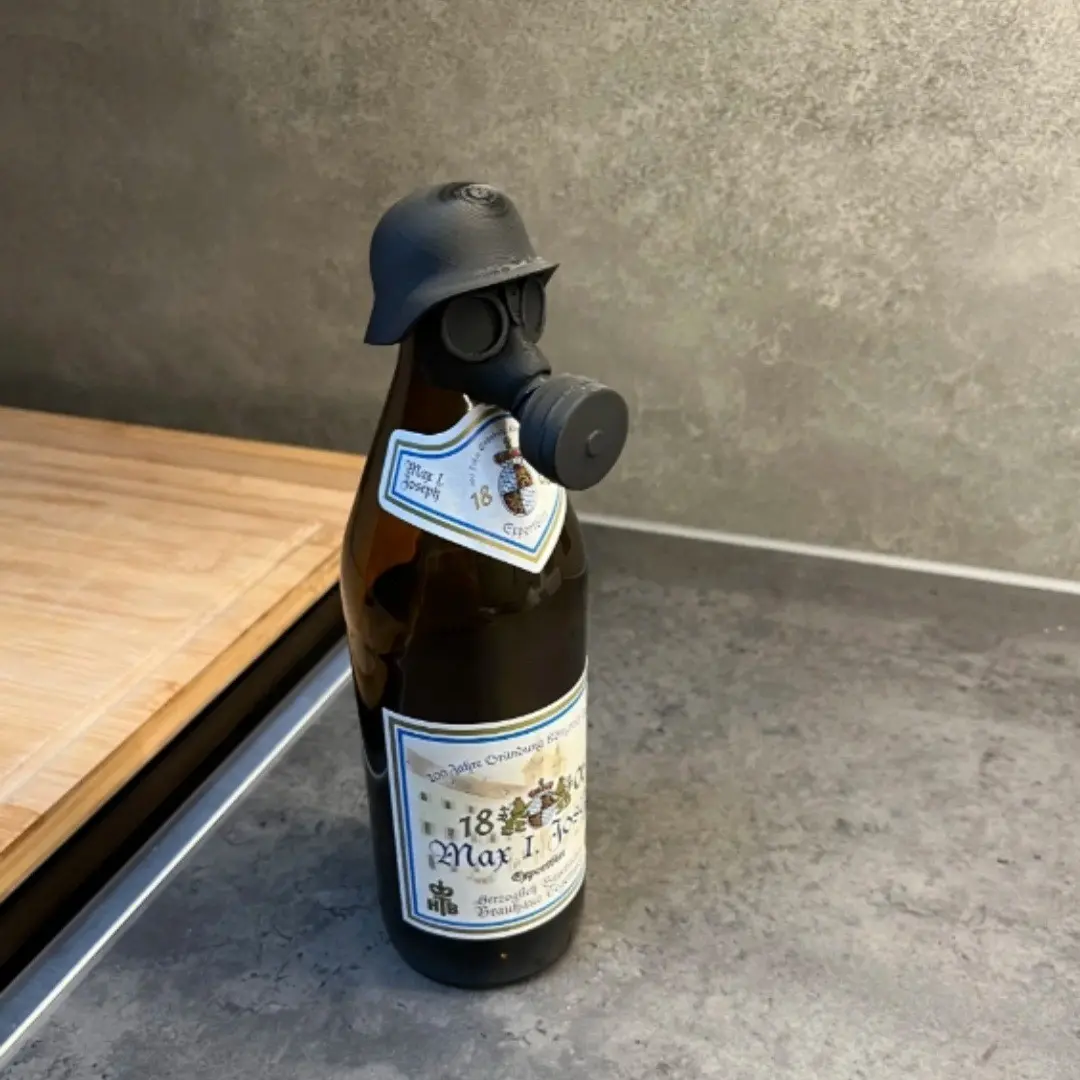 Toxic Mask Helmet Shape Beer Bottle Protector Cap, Party Supplies, Ideal for Watching Sports, Unique Glass Beverage Bottle Cover, Drink Cover, Drink Protectors