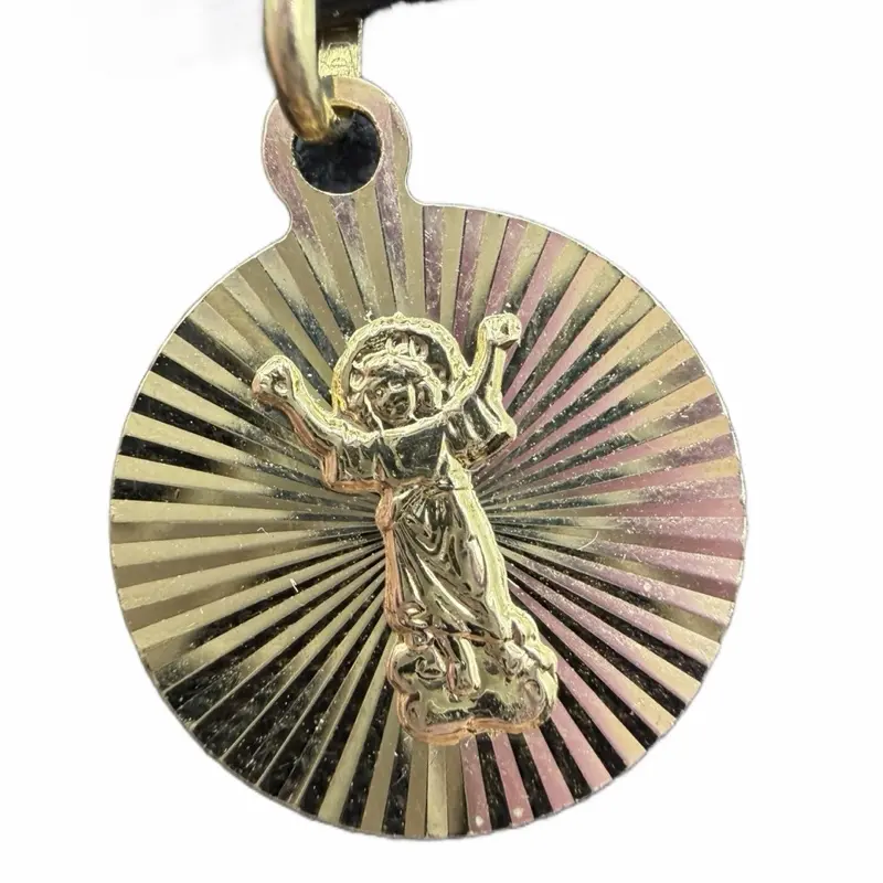 Diamond-cut Pendant with Child Jesus Design and Radiant Background