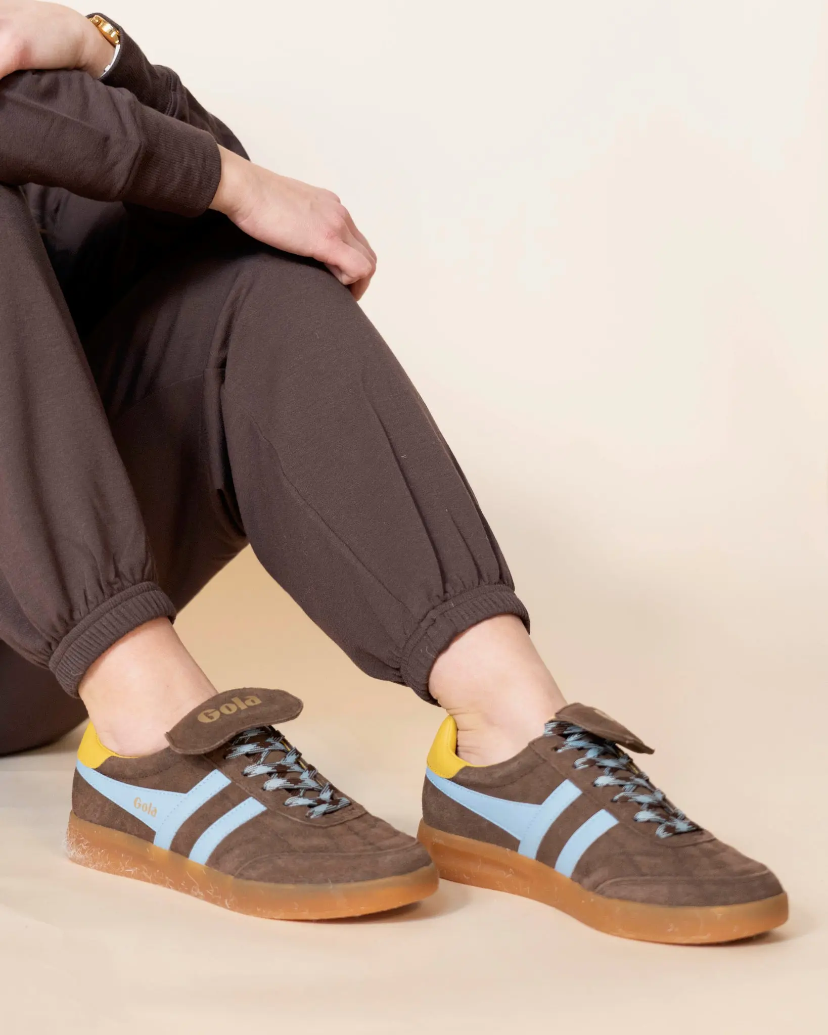 Gola Women's Stadia '86 Sneakers - Classic Retro Design with Fold Over Tongue & Sophisticated Colorway in Dark Brown Air Pollen & Gum Soles