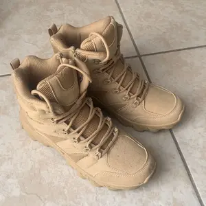 Men's Tactical Boots - Lightweight Comfortable All-Weather Work Boots with Side Zippers for Motorcycle Combat Hiking Outdoor Safety Wear Asymmetrical Structure Height-Adjustable Laces Solid Color High-Top Anti-Slip Sole