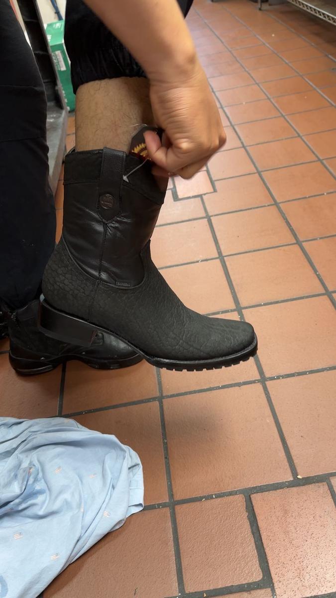 Item: Black/Negro, 10