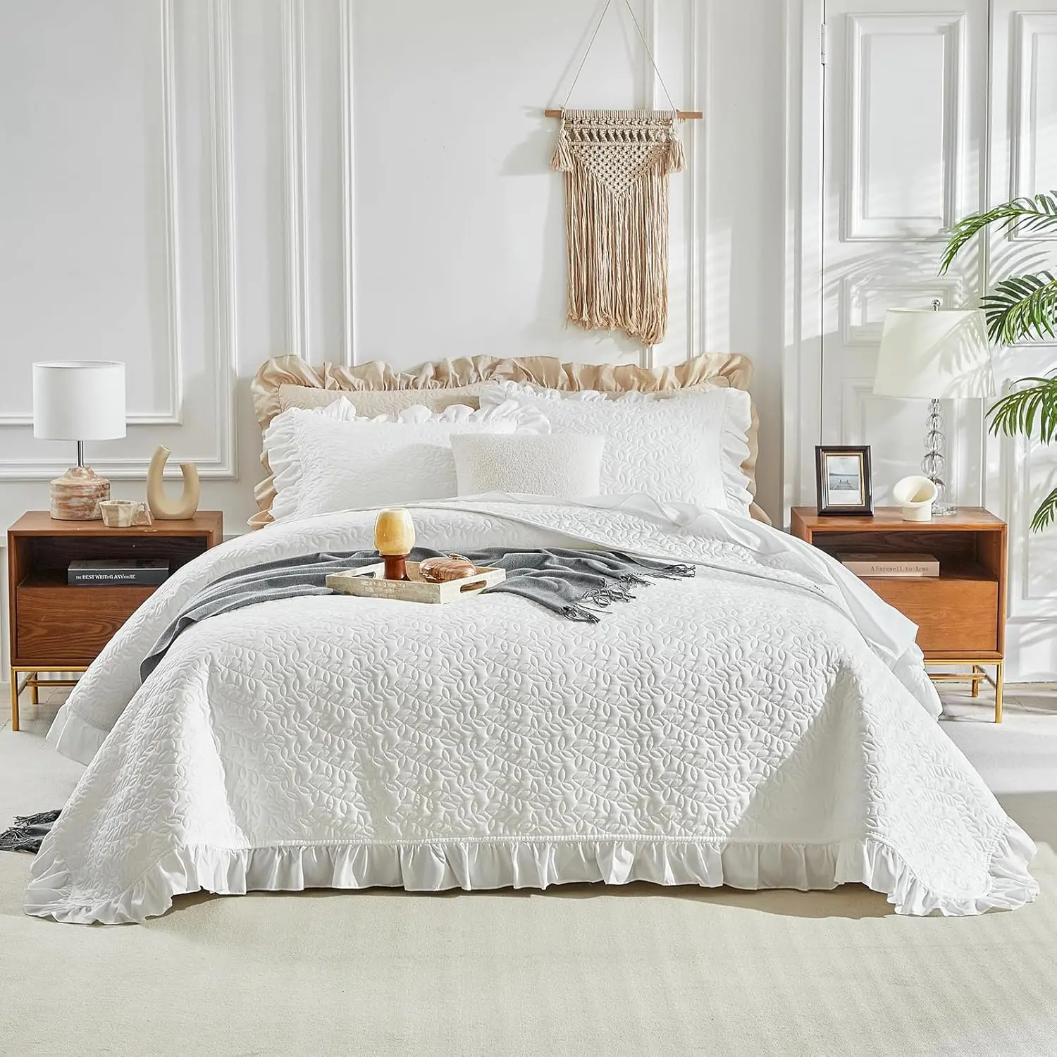 Ruffled Quilt Set  Size 96 * 108in - 3 count Solid Shabby Chic Farmhouse Ruffle  Rustic Coverlet & Sets Lightweight Fluffy Summer  Bedspread with Shams for Women Men - White