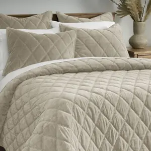 Bliss Velvet Diamond Stitched Quilt Full Size/Queen with Comfortable Design and Quilted Edges