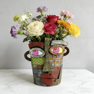 Large and small eyes with vivid eyes and mouth - Art Deco style resin flowerpot with drainage holes, modern indoor/outdoor potted plant, garden decoration - durable resin structure, vivid facial design