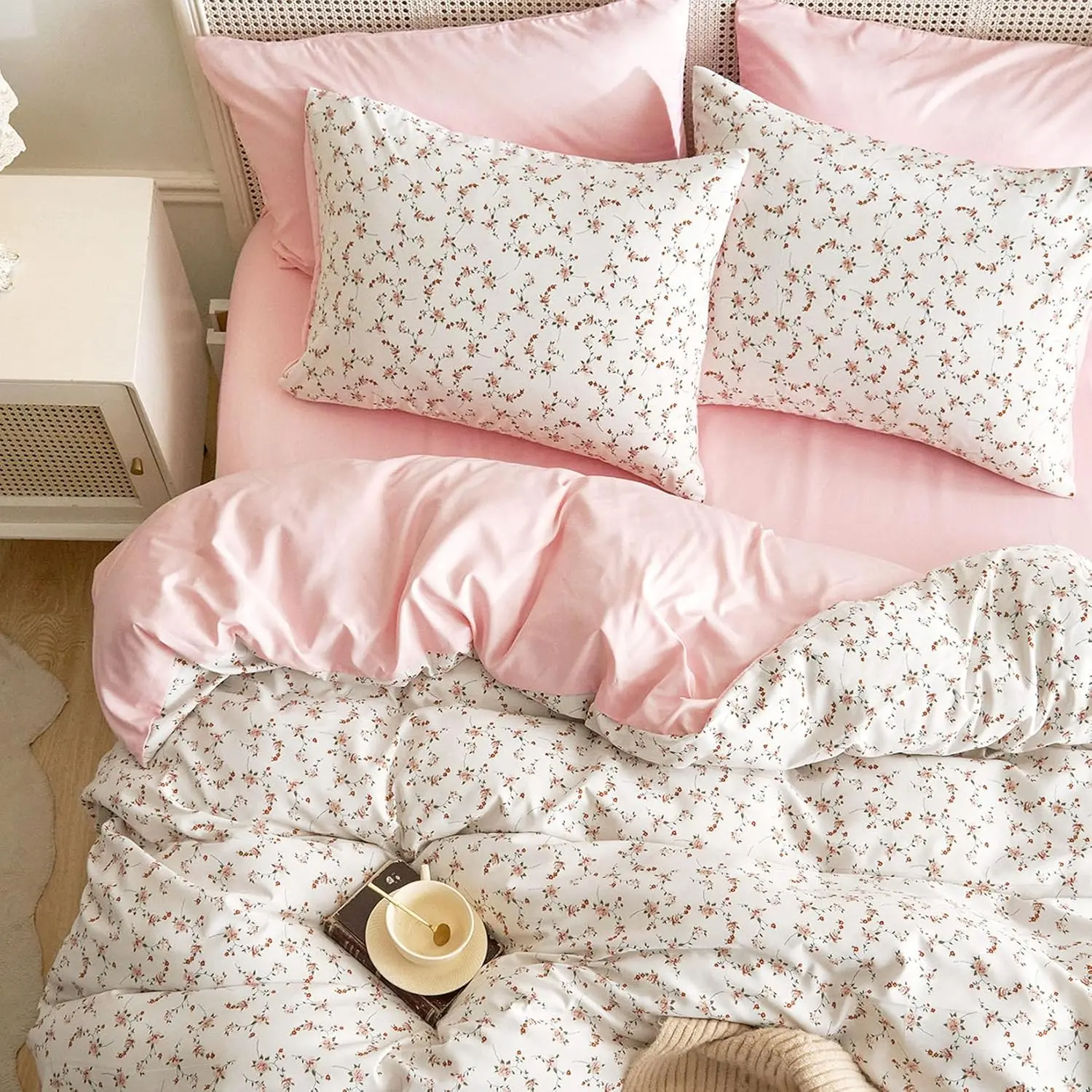 Floral Comforter Set, Coquette Cottagecore Aesthetic Cute Flower Pattern for Women Teen Girls, Soft Lightweight Dorm Bedding, 3 Piece, Pink, Full Size