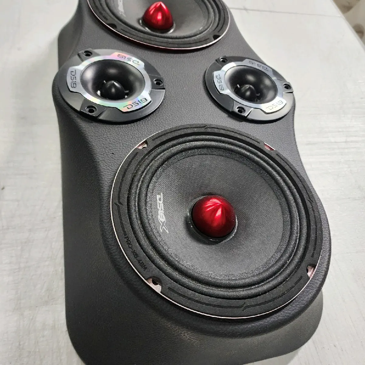 tt panel 2 x 6.5 and 2 tweeter cut out5.81 LEER PRIMERO NO INCLUYE
