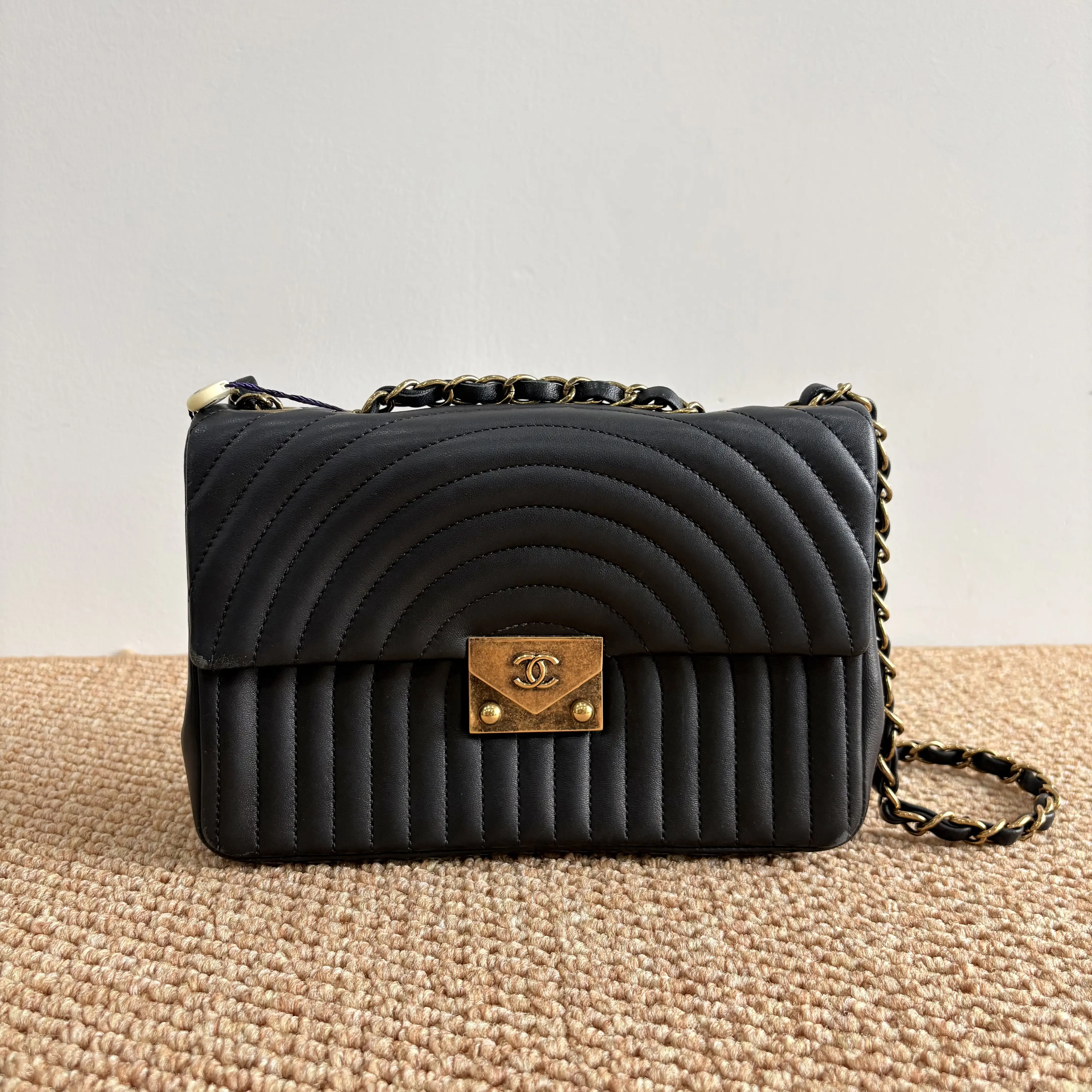 Pre-owned CHANEL Classic Quilted Flap Bag Black Gold Hardware Chain Crossbody Handbag