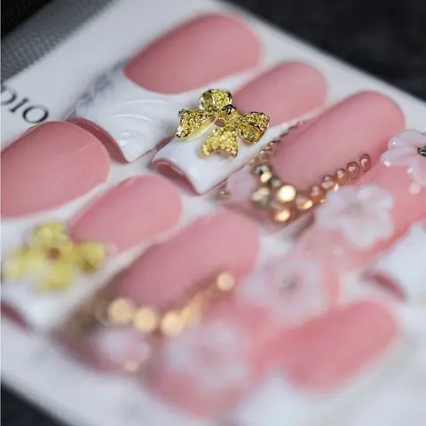 10pcs Cute Sweet White Pink Square Press On Nails, Decorative Nails, Handmade Press Ons, French Tip Nails, French Nail Art, Handmade With Golden Bows, White French Edges, Shining Golden Bows, Exquisite Pearls Rhinestone Chains, Rhinestone Bow Decorated