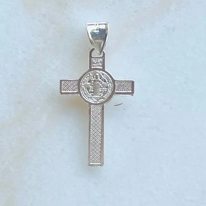 Cruz con medalla de San Benito. Plata 925