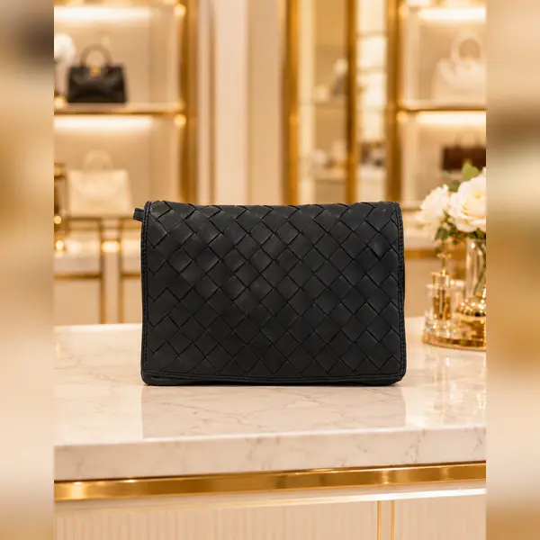 Pre-owned BOTTEGA VENETA ltely Clutches & Wristlets Intrecciato Woven Leather Flap Wallet Black LA23266030