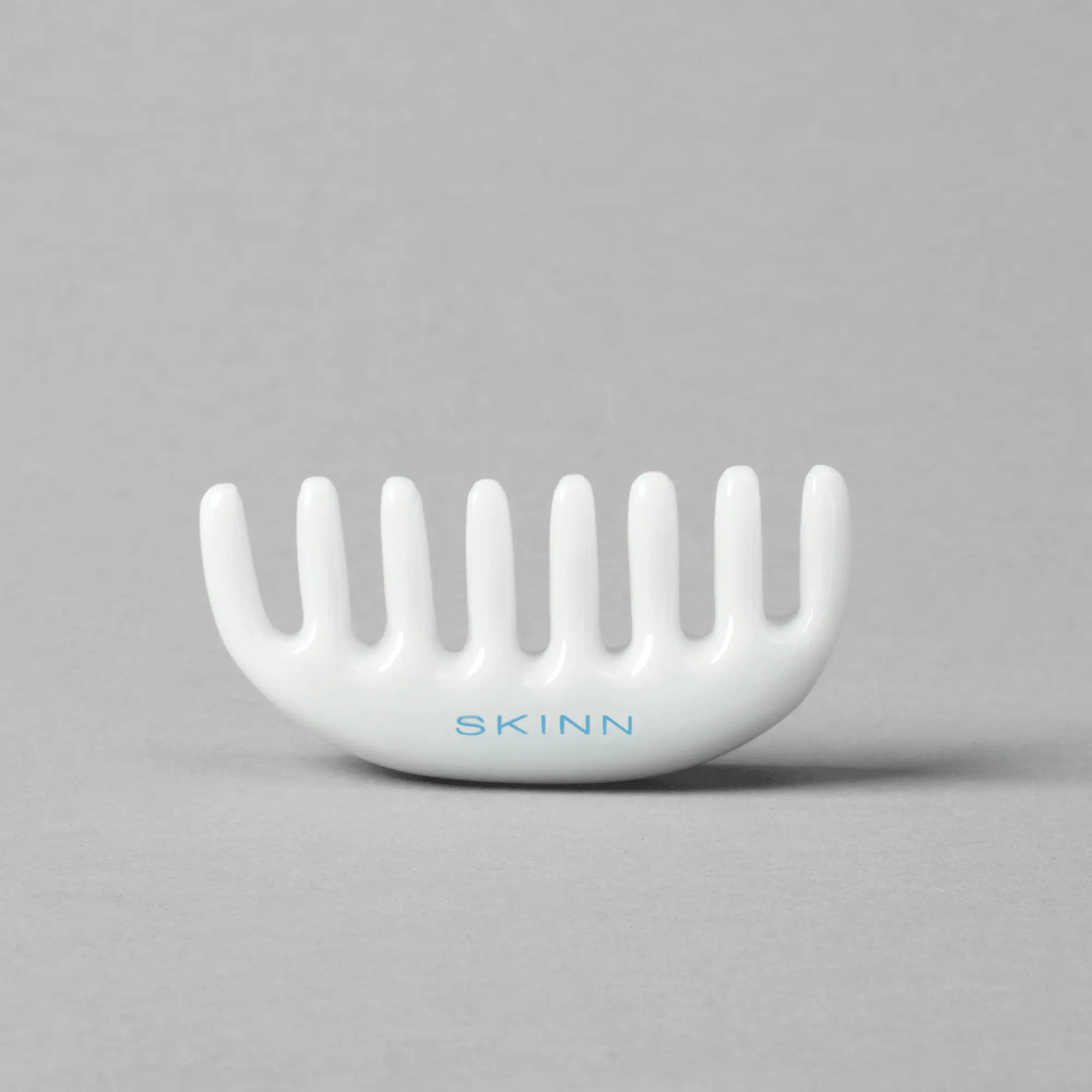 SKINN Cosmetics: Gua Sha Scalp Comb