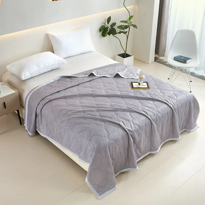 1pc Cozy Thin Quilt With Soundwave technology Design, Ultra Soft Reversible Quilt For Hot Sleepers, Lightweight And Breathable Comforter For All-Season, Suitable For Bed, Sofa, Office, Travel, Camping, Machine Washable, Easy-Care, Great Gift, Gray Color