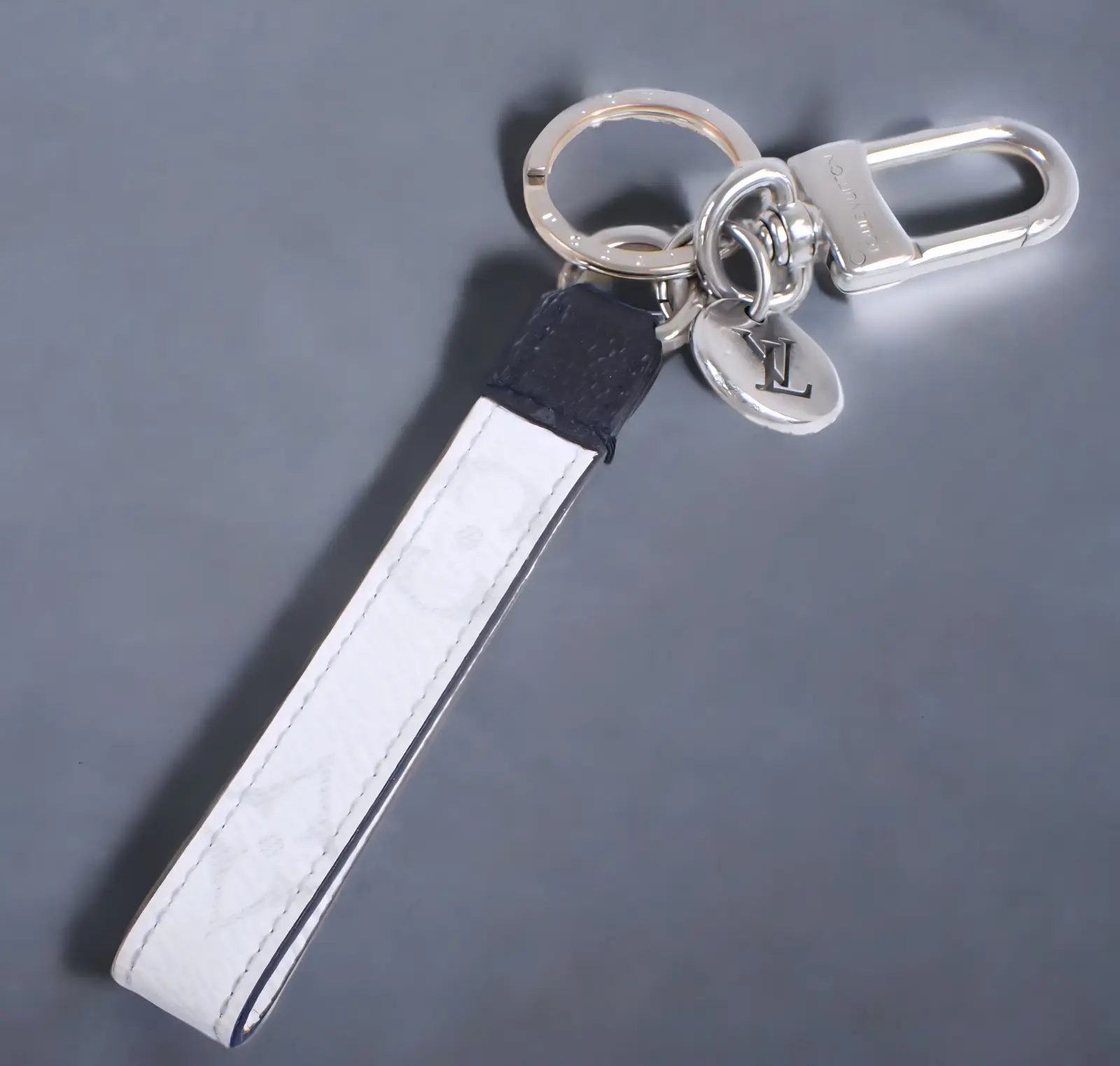 Pre-owned Louis Vuitton As Seen On Screen As Seen On Screen M382 Dragonne Keyring Monogram Eclipse Charm $599