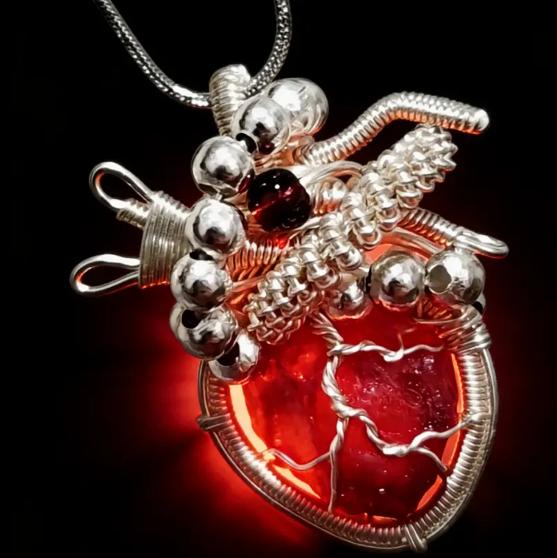 Handmade Raw Heart  Necklace Crystal Pendant with Silver Chain - Emotional Healing Love Energy Women's Jewelry, Unique Figural Crystal Raw Crystal Heartbeat Necklace for Women - Natural Stone Pendant Jewelry Gift